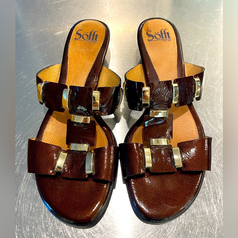Sofft comfortable leather jeweled sandals. Size 8